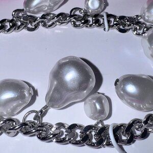 Classy Baroque-Style Faux Pearls Bag Charm/Phone Wristlet!